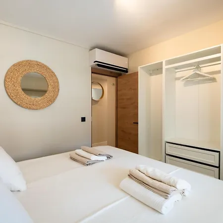 Esmeralda 2 Beachside Апартаменты *