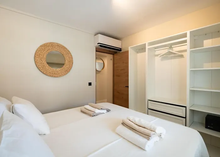 Esmeralda 2 Beachside Апартаменты *